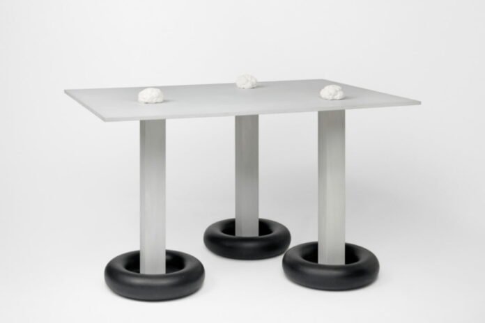 Eva Löfdahl, Utan titel, 1989 Från utställningen Sömnlösa nätter. Foto: Albin Dahlström/Moderna Museet