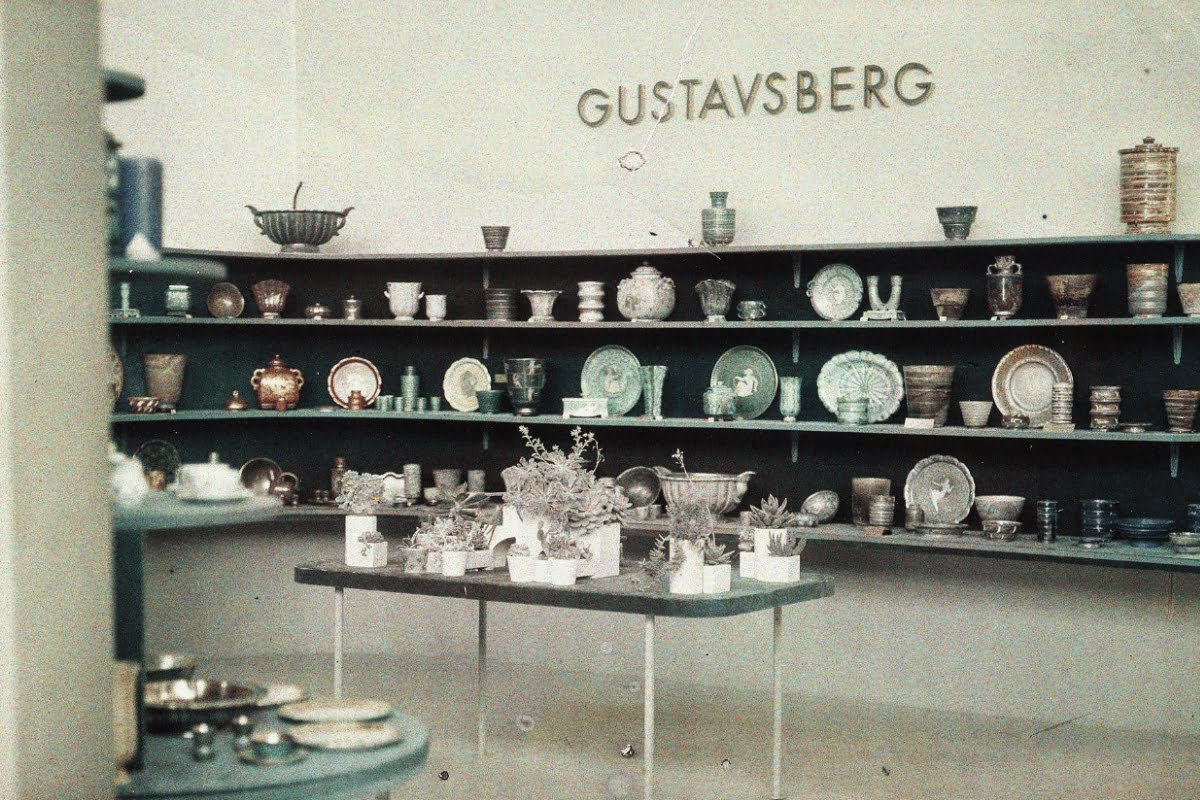 Gustavsberg porcelain factory, exhibit at the Stockholm Exhibition in 1930. Photo: Cronquist, Gustaf W:son (CC0 Public domain)