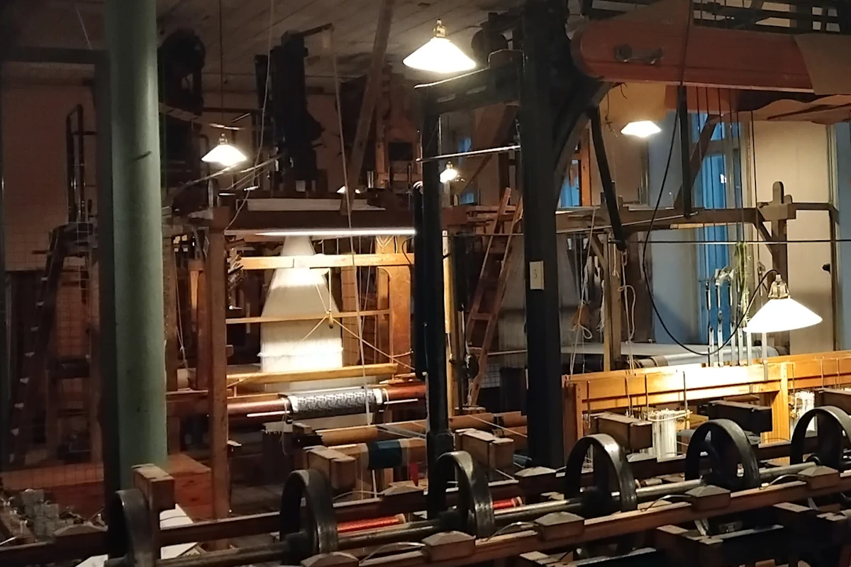 Almgrens Silk Weaving Mill began using the so-called Jacquard technique (punch cards) in the mid-19th century.