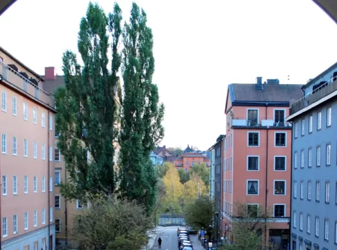 View of Völundsgatan in the Atlas area, looking south with Kungsholmen in the background. Photo: Helge HÞifÞdt (CC BY-SA 3.0)