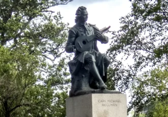 Statue of Carl Michael Bellman at Brunnsviken, just north of central Stockholm. Created by Alfred Nyström, 1872. Photo: I99pema (CC BY-SA 4.0)