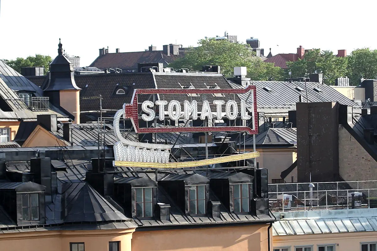 All the individual lightbulbs that make up the famous Stomatol sign at Slussen can be seen here. Photo: Patrik Nylin (CC BY-SA 4.0)