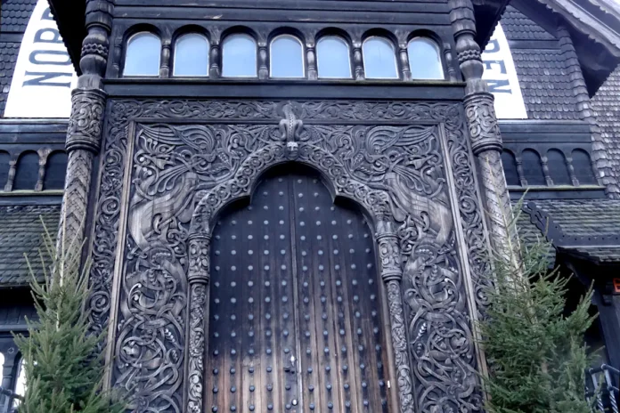 Fantastic wooden details around the entrance to the Biological Museum. Photo: Jonathan Cardy (CC BY-SA 3.0)