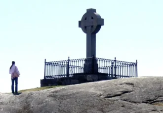Ansgar cross within the ancient fortress at Birka outside Stockholm. Photo: Holger.Ellgaard . (CC BY-SA 4.0)