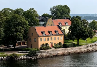 Overlooking Blockhusudden—historic villas and verdant landscapes at the edge of Djurgården. Photo: AleWi (CC BY-SA 4.0)