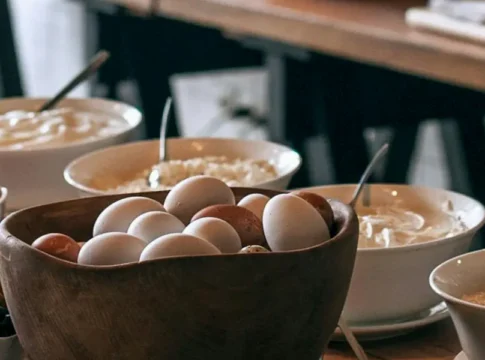 A Stockholm hotel breakfast typically offers more dishes than a traditional breakfast at home. Photo: Maria Orlova (Pexels.com)