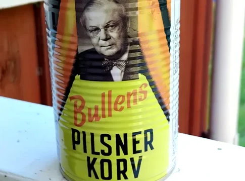 An opened can of Bullens Pilsner Sausage. © StockholmMuseum.com