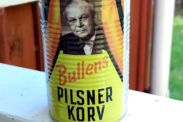 An opened can of Bullens Pilsner Sausage. © StockholmMuseum.com