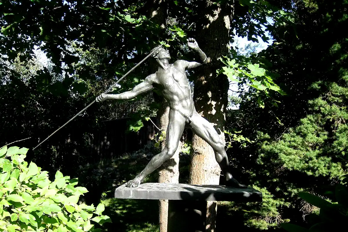 The sculpture “The Javelin Thrower” (1933) by Carl Eldh. Photo: Bysmon (CC BY-SA 4.0)