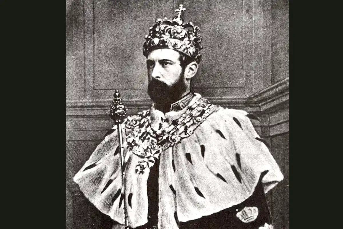 Photograph of karl XV (Karl IV of Norway) in coronation robes. Photo: Public domain
