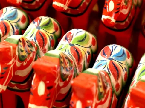 Dala horses arranged in a row, poised to journey across Sweden or even beyond. Photo: Nick Sieger (CC BY-SA 2.0)