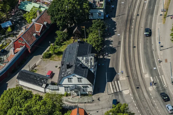 Djurgården's church seen from above, with Gröna Lund to the left in the picture. Photo: L.G.foto (CC BY-SA 4.0)