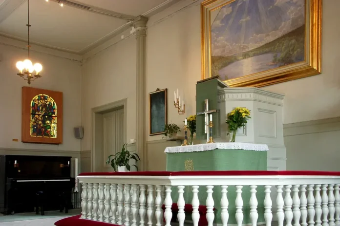 Interior from Djurgården's church, with Prince Eugen's altarpiece. Photo: Holger.Ellgaard (CC BY-SA 3.0)