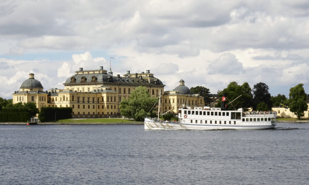 Drottningholms Palace, view from Kärsön. Photo by Holger.Ellgaard. (CC BY-SA 4.0)