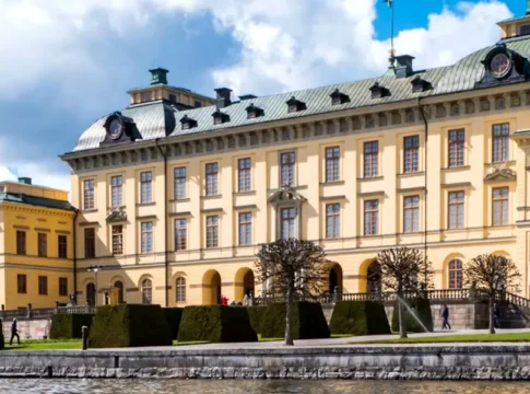 Drottningholm Palace, set along the tranquil shores of Lake Mälaren just beyond central Stockholm. Photo: kwan fung (Unsplash.com)