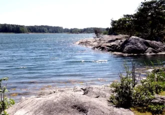 Inviting view from the Lövhagen peninsula outside Nynäshamn, southern Stockholm. Photo: Holger.Ellgaard (CC BY-SA 4.0)