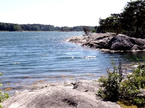 Inviting view from the Lövhagen peninsula outside Nynäshamn, southern Stockholm. Photo: Holger.Ellgaard (CC BY-SA 4.0)