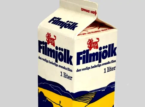 A 1-liter package of Swedish filmjölk, 1960s-1970s. Photo: Västmanlands läns museum (CC BY 4.0)