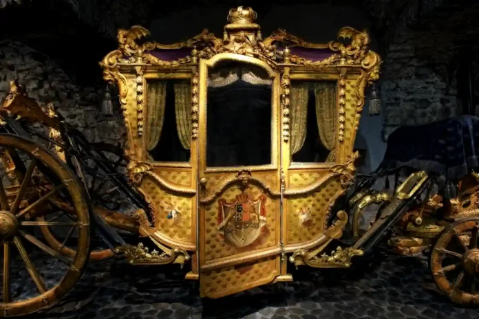 The coronation carriage that Queen Maria Magdalena rode in during the coronation. It is now housed in the Royal Armoury at the Palace. Photo: LSH 87958 (Public domain)