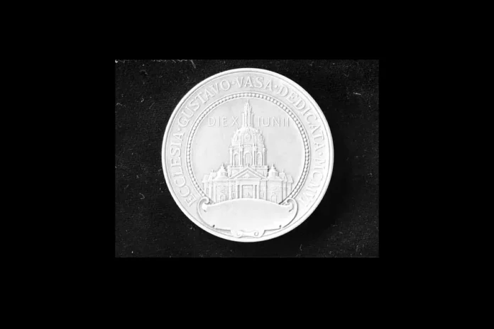 A commemorative silver coin was issued on the occasion of the inauguration of Gustaf Vasa Church in 1906. (Public domain)
