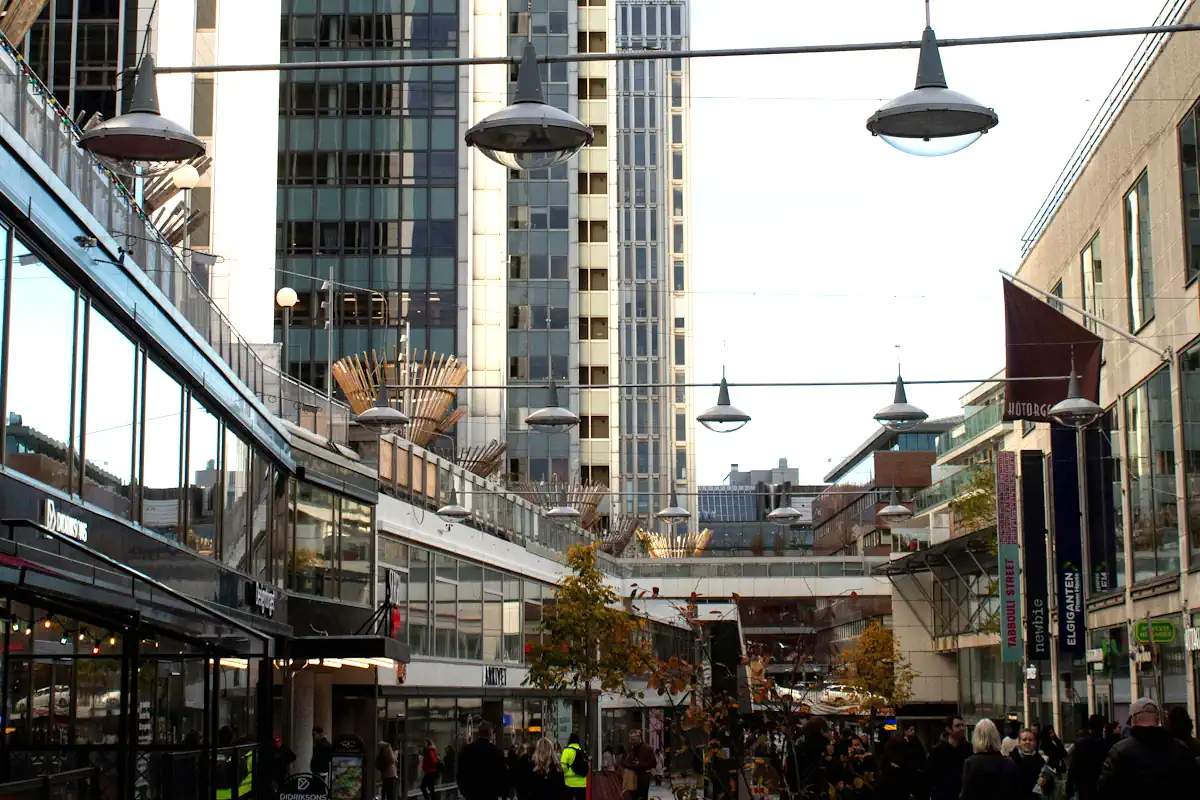 Pedestrian street between Hötorget and Sergels Torg, with Hötorgsskraporna to the left.