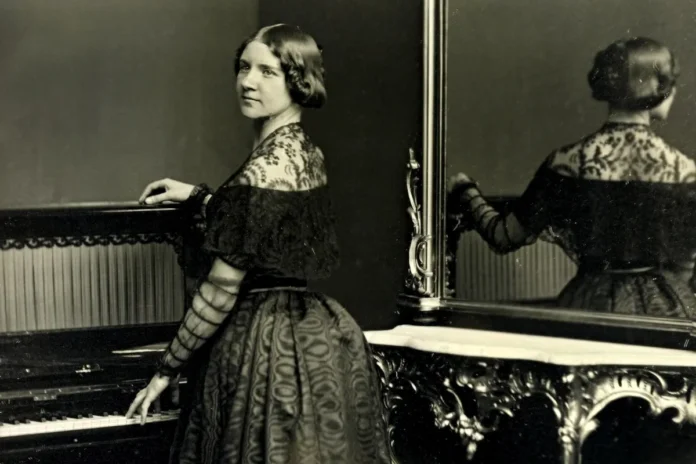 Daguerreotype of Jenny Lind standing at a piano, 1848. Photo: William Edward Kilburn (Public domain)