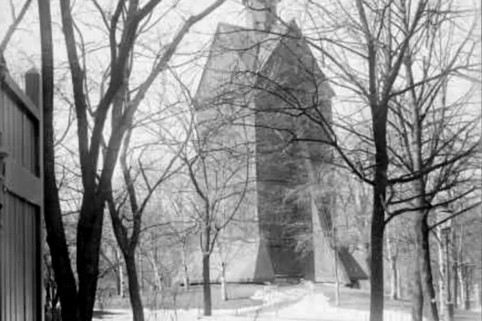 The church tower of St. John's Church, in a photo taken in 1913. Photo: Martin Olsson (Public Domain)