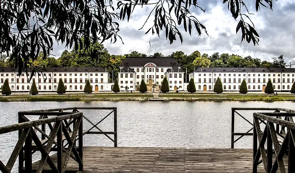 Karlberg Palace in central Stockholm, seen from Kungsholmen. Photo: Albabos (CC BY-SA 3.0)