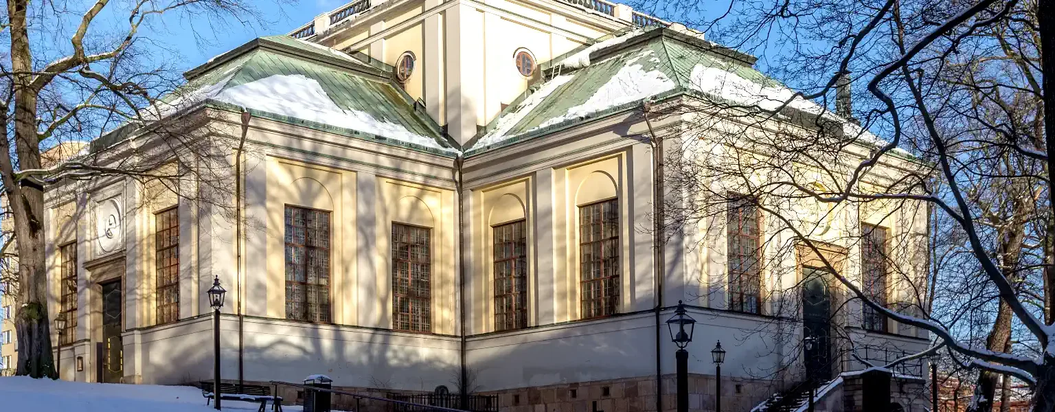 View of Kungsholm Church (Ulrika Eleonora) from Hantverkargatan. Photo: Arild Vågen (CC BY-SA 4.0)
