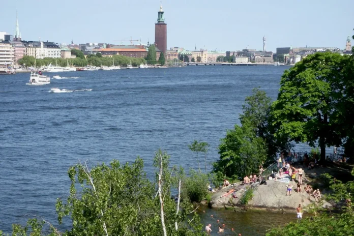 Långholmen's rocky beach, Stockholm. Photo: Holger.Ellgaard (CC BY-SA 3.0)