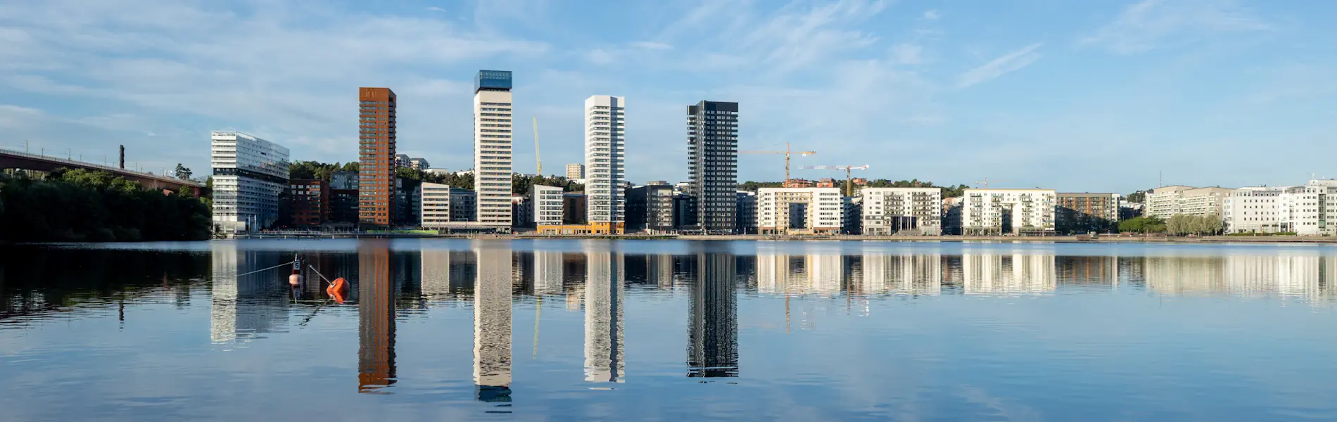 View of Liljeholmskajen (the eastern part of Liljeholmen, just south of Södermalm in Stockholm). Photo: Jules Verne Times Two (CC BY-SA 4.0)