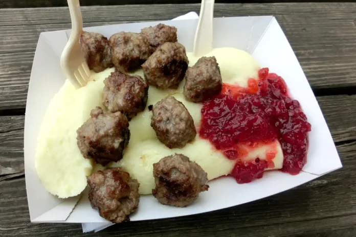 Meatballs with lingonberry jam from a snack bar in Falköping, Sweden. Photo: Gunnar Creutz (CC BY-SA 4.0)