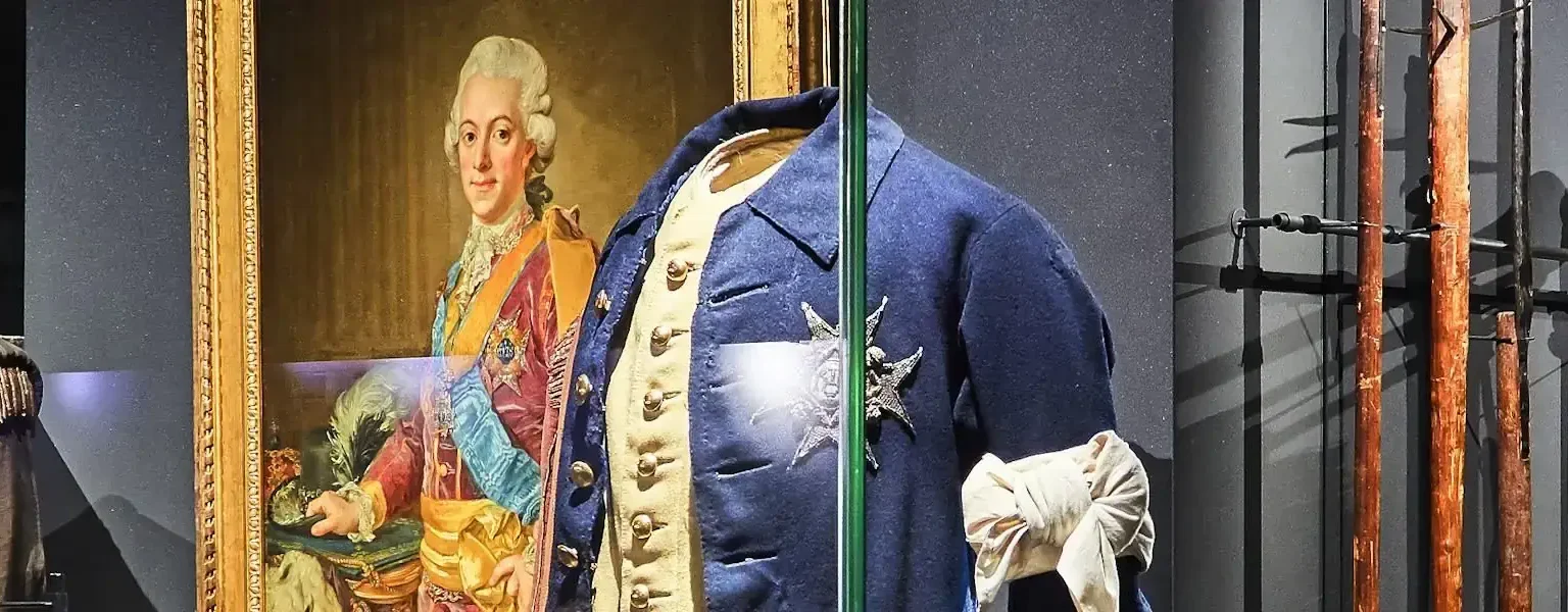 The uniform that Gustav III wore on 19 August 1772, the day he reclaimed power from the nobility. Photo: Livrustkammaren (CC BY-SA 4.0)