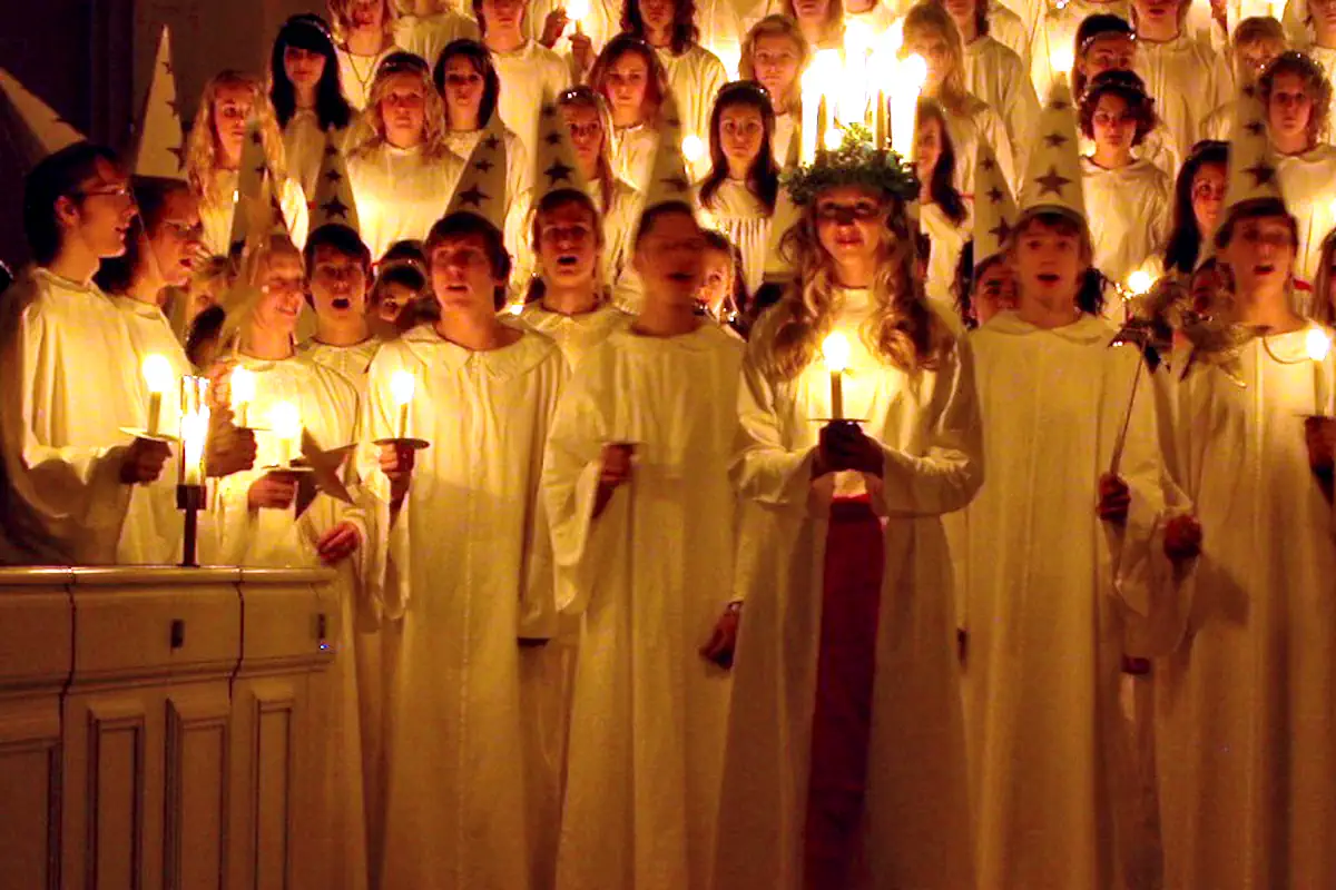 Traditional Lucia celebration in a Swedish church. Photo: Claudia Gründer (CC BY-SA 3.0)