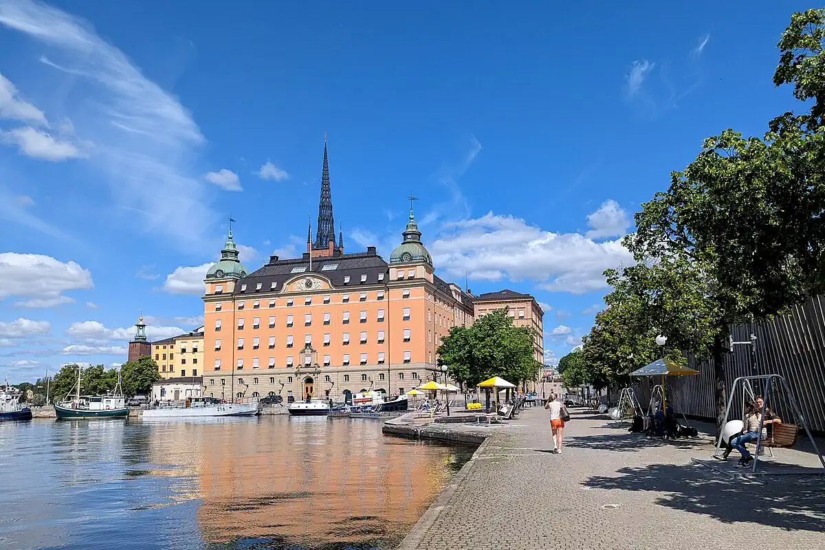 Lake Mälaren at Munkbrohamnen in Gamla Stan, in the heart of central Stockholm. Photo: AleWi (CC BY-SA 4.0)