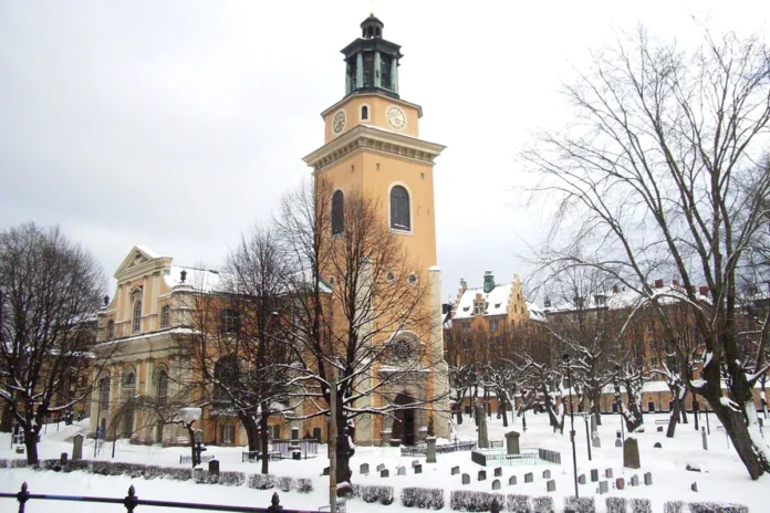 Maria Magdalena Church in Stockholm, seen from Hornsgatan. Photo: Kronocide~commonswiki (CC BY 2.5)