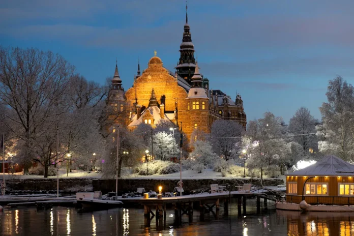 The Nordic Museum lights up the winter. View from Strandvägen. Photo: Photo: Karolina Kristensson/Nordiska museet