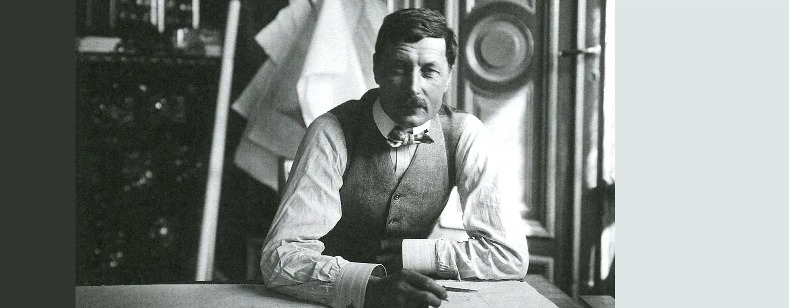 Ragnar Östberg in his office on Hantverkargatan during the construction of the City Hall, in 1915. Photo: Public Domain