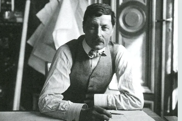 Ragnar Östberg in his office on Hantverkargatan during the construction of the City Hall, in 1915. Photo: Public Domain