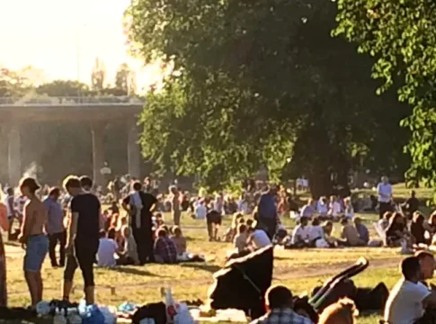 Rålambshovsparken: Play, Picnic, and Relax