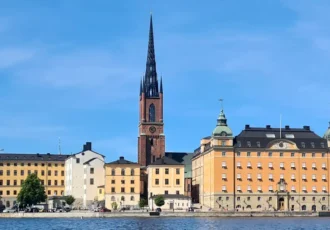 Riddarholmen Church seen from the south from Söder Mälarstrand. Photo: IngimarE (CC BY-SA 4.0)