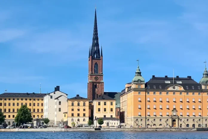 Riddarholmen Church seen from the south from Söder Mälarstrand. Photo: IngimarE (CC BY-SA 4.0)