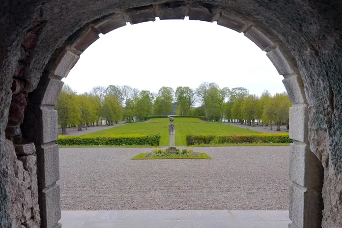 Rosersberg Castle, view towards the park and the lake. Photo: © StockholmMuseum.com (2025)