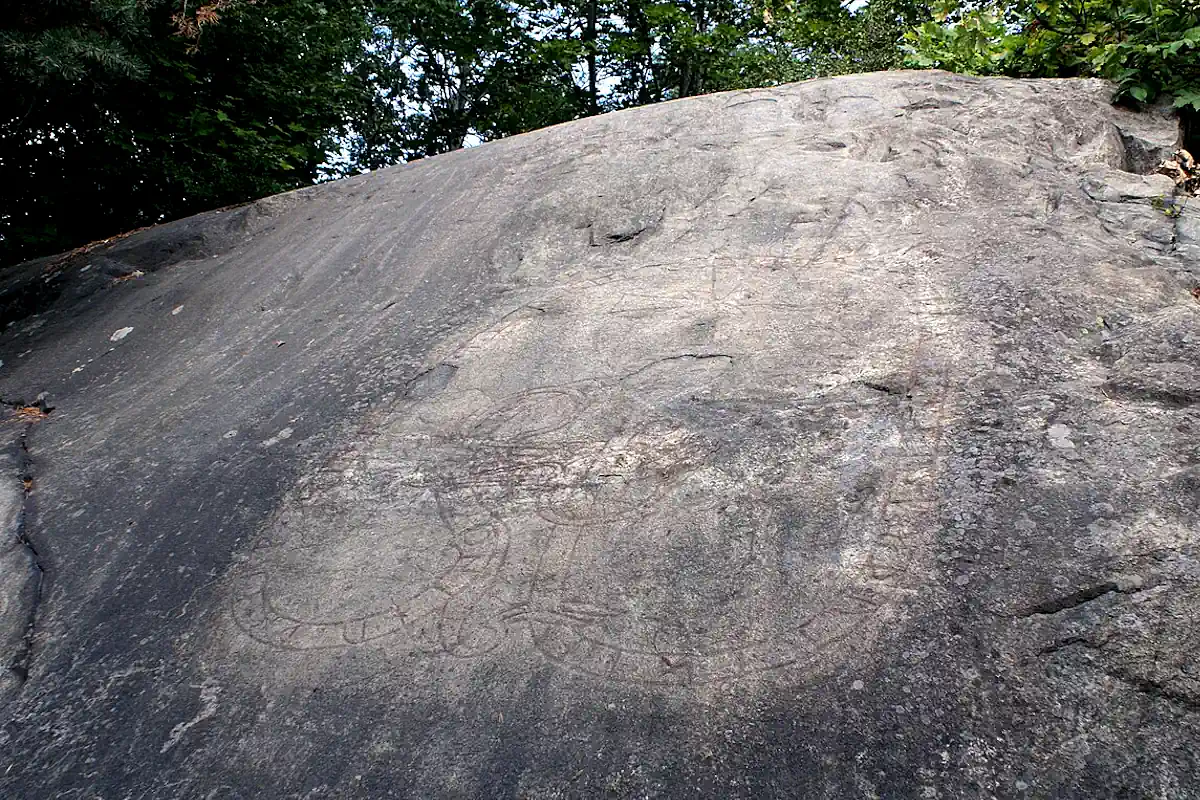 Riksby carving, Bromma—runic inscription beside Drottningholmsvägen.