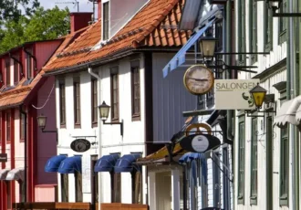 Stora gatan in Sigtuna Sweden. Photo: Brorsson. Creative Commons Attribution-Share Alike 3.0