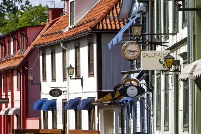 Stora gatan in Sigtuna Sweden. Photo: Brorsson. Creative Commons Attribution-Share Alike 3.0