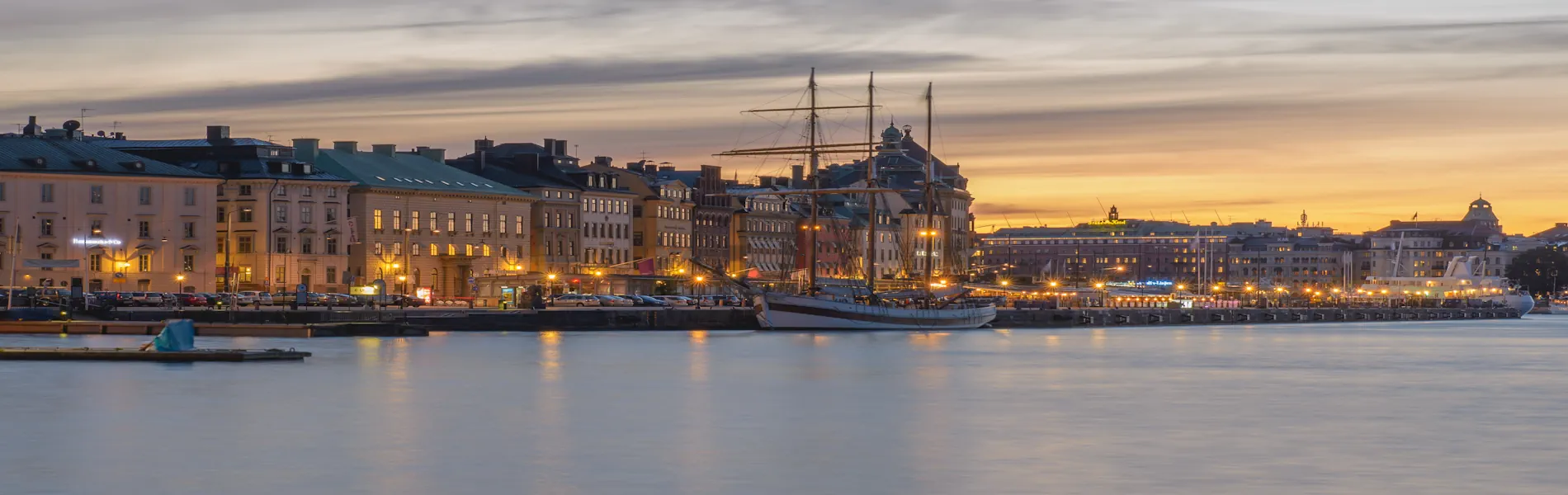 Skeppsbron seen from Södermalm, facing north. Photo: Arild (CC BY-SA 2.0)