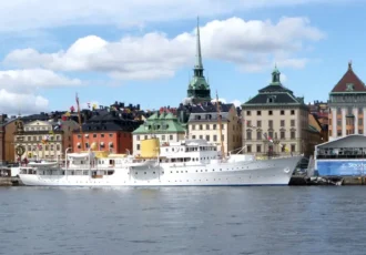 Skeppsbron in Stockholm on June 19, 2010, the day of the wedding between Crown Princess Victoria and Daniel Westling. Photo: Holger.Ellgaard (CC BY-SA 3.0)