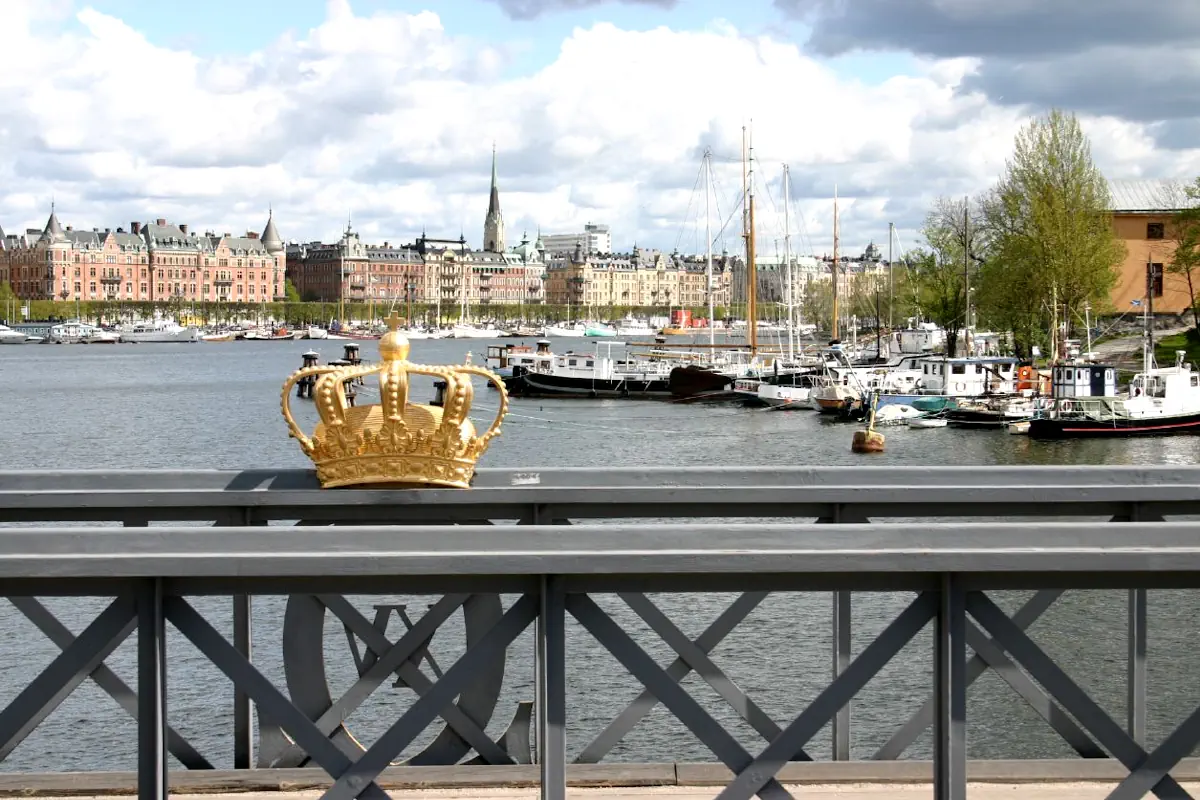 Skeppsholmen can be exciting for children, with its bridges, open water, and the variety of ships. Photo: tillwe (CC BY-SA 2.0)