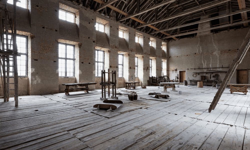 The workers left the construction in 1676 when they learned that Wrangel had passed away.